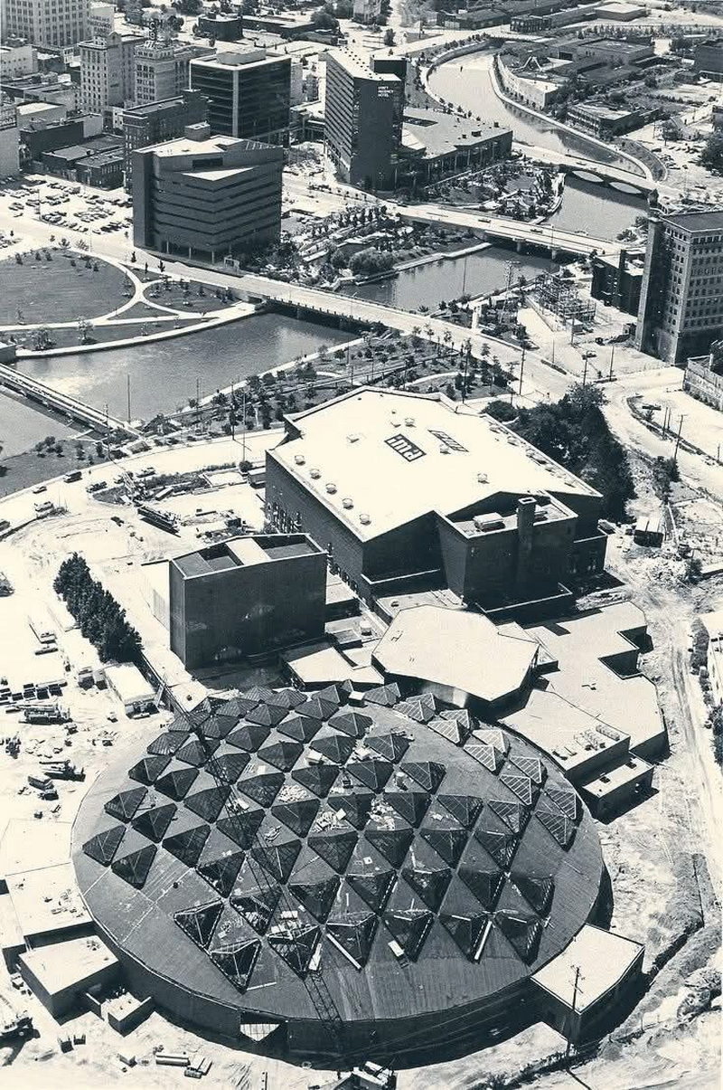 AutoWorld (Six Flags AutoWorld) - Old Photo (newer photo)